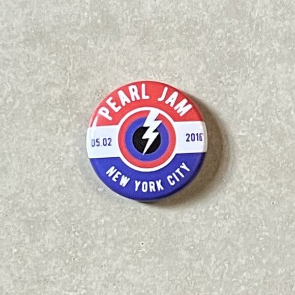 Pearl Jam 2016 Madison Square Garden New York City Tour Button - Picture 1 of 2